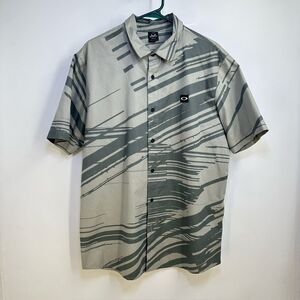 Oakley Mens size XL ' Short Sleeve Button Front Green Camo Print Shirt